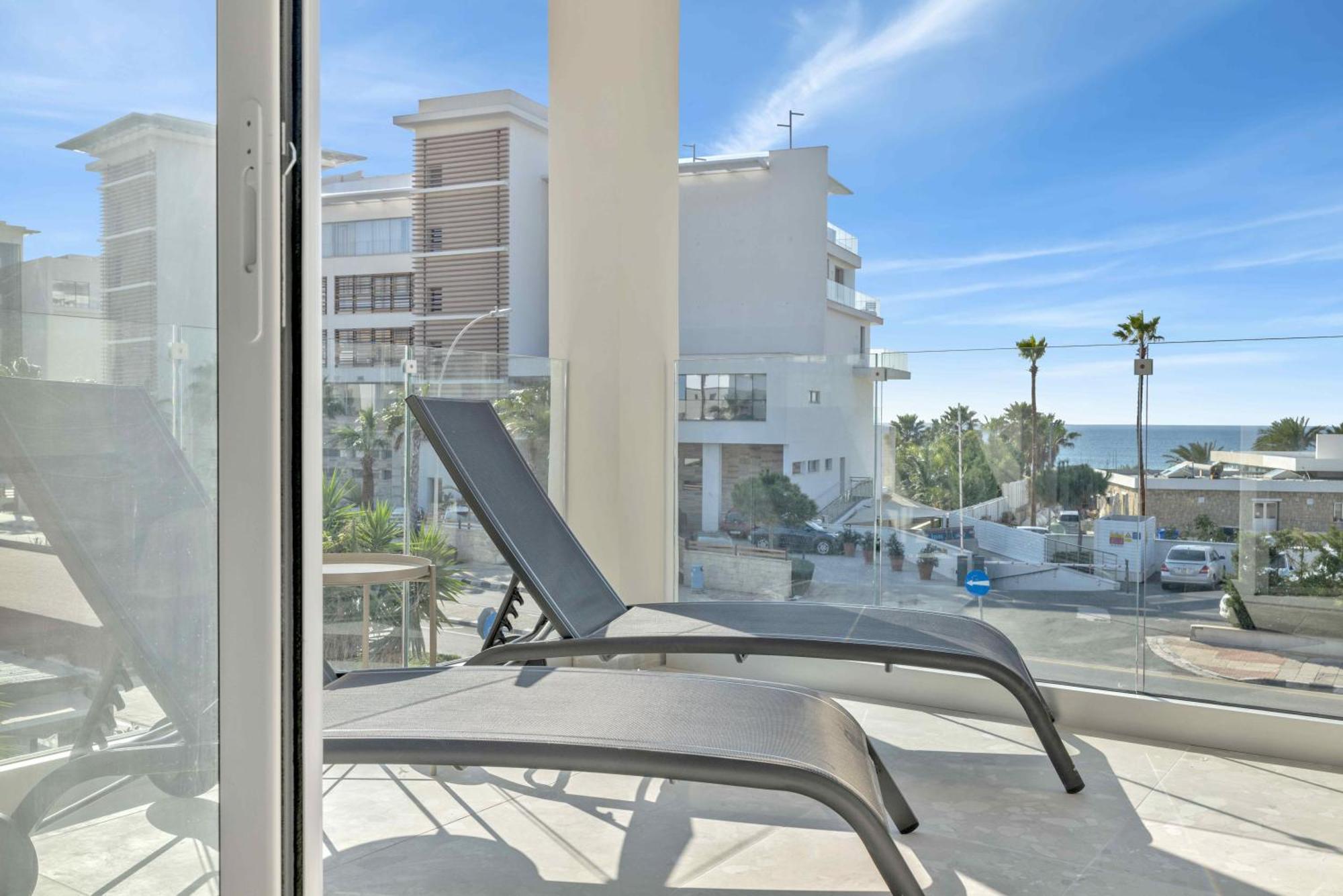 Phaedrus Living: Seaview Luxury Flat Limnaria 150 Apartment Paphos Exterior photo